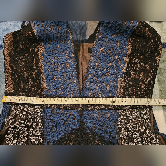 BCBGMAXAZRIA Andi Lace Trim Evening Dress in size 4 - Picture 9 of 9